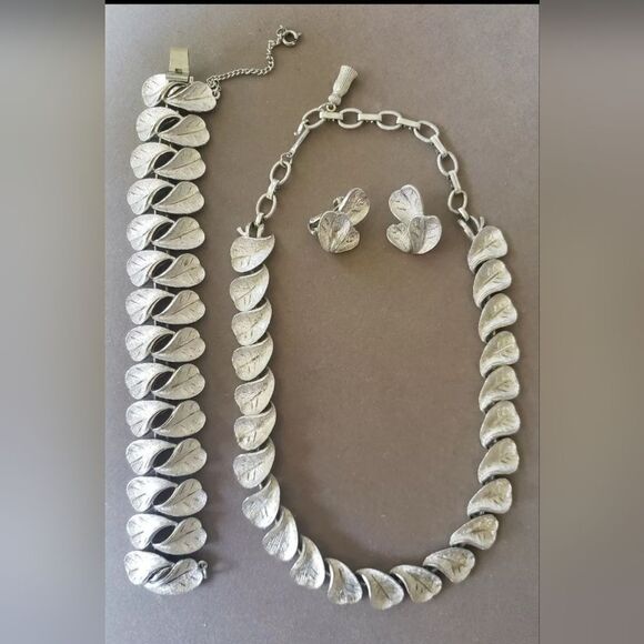 Vintage Vendome Silvertone Necklace, Bracelet, Earrings Set - Picture 1 of 4